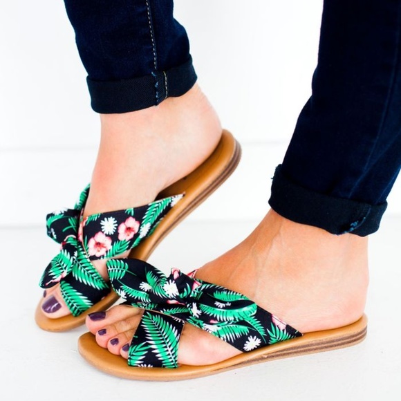 Tropical Bow Vegan Leather Sandals - Picture 2 of 6
